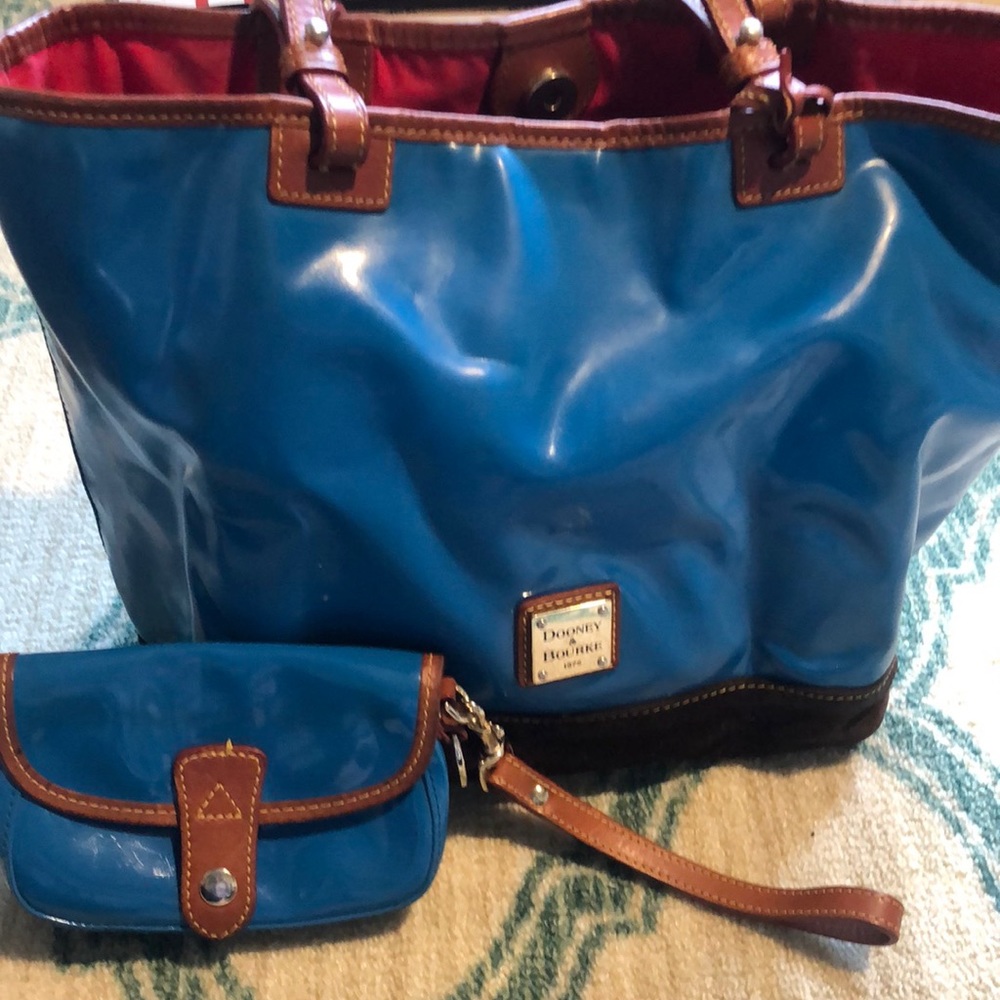Vintage Dooney and Bourke purse tote With matching wallet